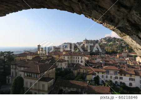 ベルガモ　12世紀の市の塔からの絶景 60218846