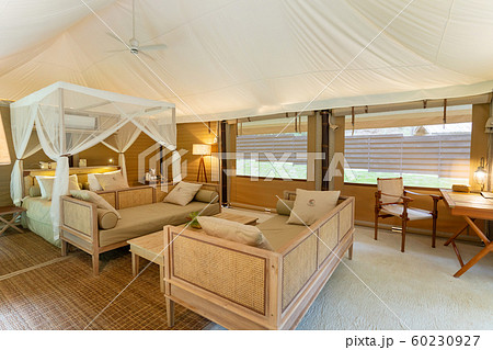 アウトドア グランピング 旅行 ロッジ コテージ リゾート ホテル インテリアイメージの写真素材