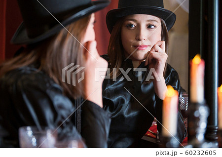 ハロウィン 仮装 ホームパーティ 60232605