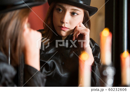 ハロウィン 仮装 ホームパーティ 60232606