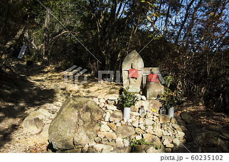 山道の石仏 60235102