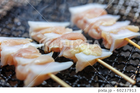 焼鳥_炭火焼き(炭焼き・網焼き・七輪・一人・宅飲み・バーベキュー・BBQ・焼肉 焼鳥_炭火焼き(炭焼き・網焼き・七輪・一人・宅飲み・バーベキュー・BBQ・焼肉 60237913