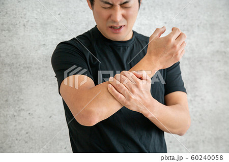 スポーツウェアを着た男性 スポーツウェアを着た男性 60240058