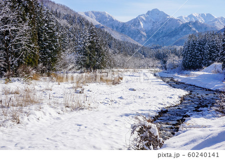 雪景色の大源太山 60240141