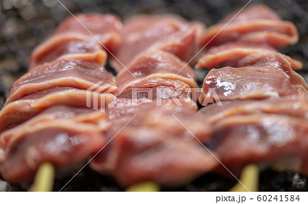 焼鳥_炭火焼き(炭焼き・網焼き・七輪・一人・宅飲み・バーベキュー・BBQ 焼鳥_炭火焼き(炭焼き・網焼き・七輪・一人・宅飲み・バーベキュー・BBQ 60241584