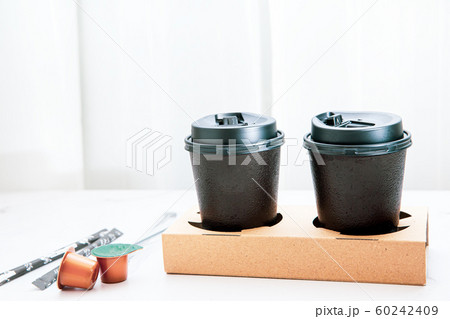 コーヒー、テイクアウト、持ち帰り 60242409