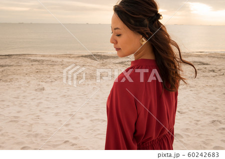 女性 ポートレート 海 女性 ポートレート 海 60242683