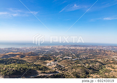 スペイン・ミハスの展望台から見た地中海 60243019