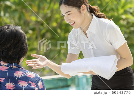女性　リゾート　スタッフ 60243776