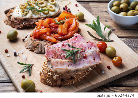 Wholegrain bread sandwiches with cream cheese, Wholegrain bread sandwiches with cream cheese, 60244374