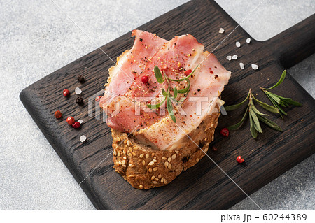 Wholegrain bread sandwiches with cream cheese, 60244389