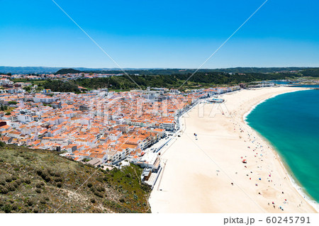 ポルトガル・展望台から見たナザレの街並み ポルトガル・展望台から見たナザレの街並み 60245791