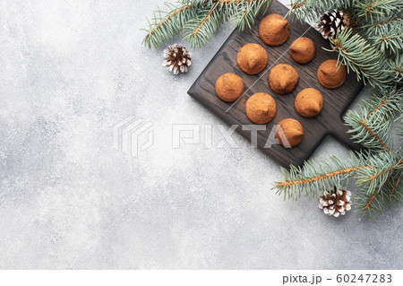 Delicious chocolate truffles sprinkled with cocoa 60247283