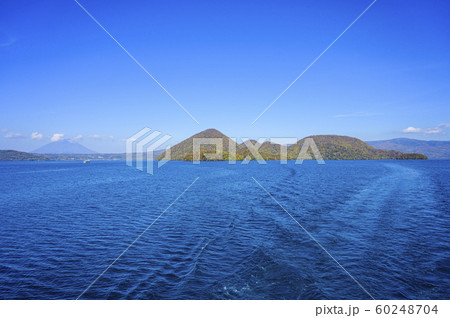洞爺湖 中島（遊覧船からの眺め） 60248704