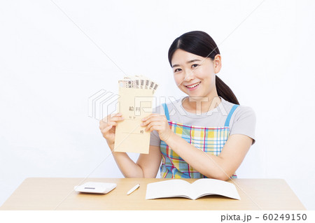 30代主婦　家計 60249150