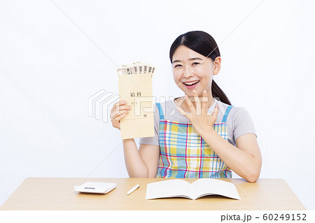 30代主婦　家計 60249152