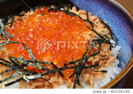 鮭とイクラの親子丼 鮭とイクラの親子丼 60256140