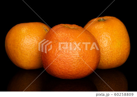 Fresh orange mandarin isolated on black glass 60258809