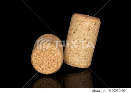 Common wine cork isolated on black glass 60260464