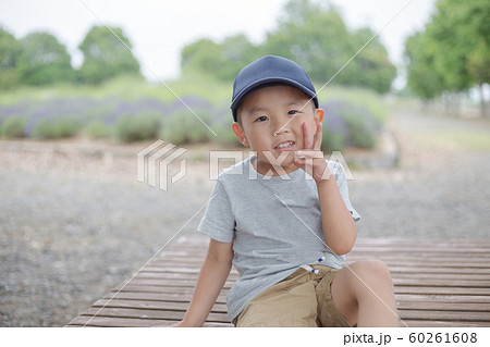 5 years old 60261608