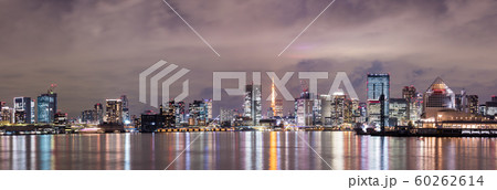 (東京都-風景パノラマ)東京レインボーブリッジの夜景２ 60262614
