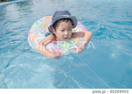 6 years old 60269403