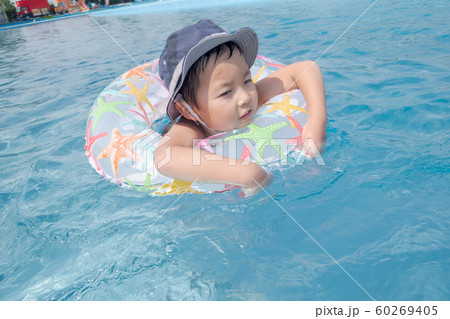 6 years old 60269405