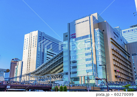 大阪　朝の大阪駅前風景　 60270099