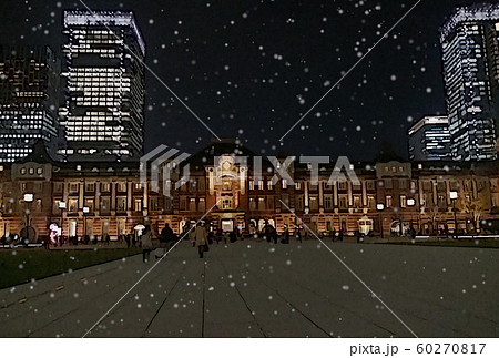 東京駅 雪の夜景 観光イメージのイラスト素材