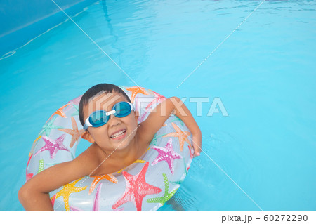6 years old 60272290