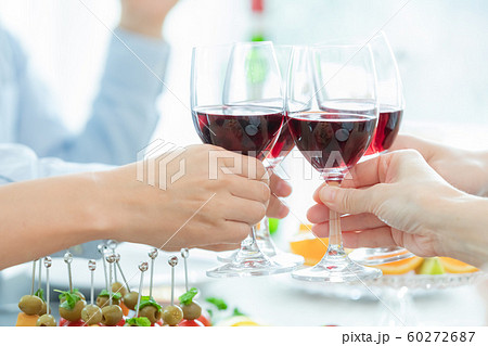 パーティー　乾杯 60272687