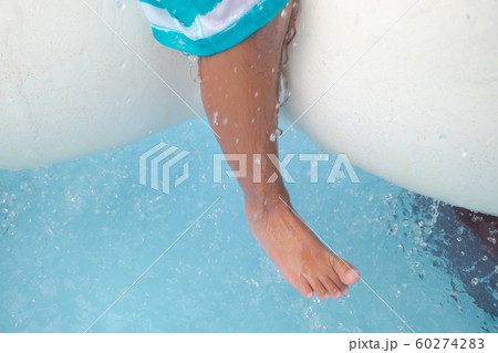 6 years old 60274283