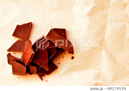 割れた板チョコ 60274539