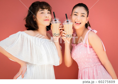 女子会 ライフスタイル タピオカミルクティー 女子会 ライフスタイル タピオカミルクティー 60275609