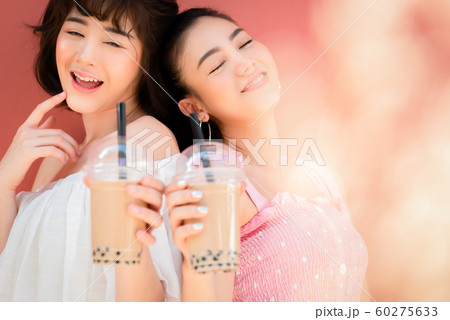 女子会　ライフスタイル　タピオカミルクティー 60275633