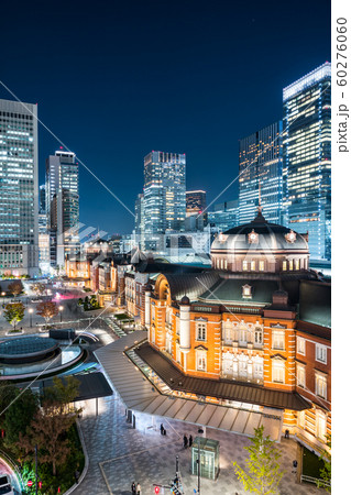 東京駅舎と夜の街並み風景 (東京都千代田区丸の内) 2019年11月撮影 東京駅舎と夜の街並み風景 (東京都千代田区丸の内) 2019年11月撮影 60276060