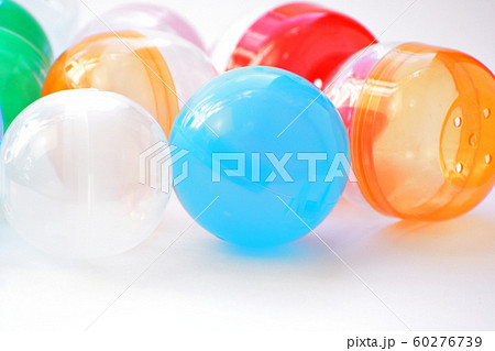 ガチャガチャのカプセル 60276739