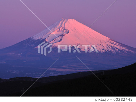 箱根十国峠からの紅富士-77731 60282445