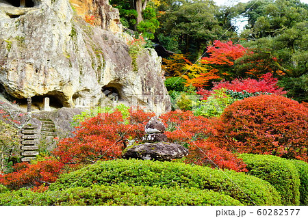 那谷寺の紅葉 60282577