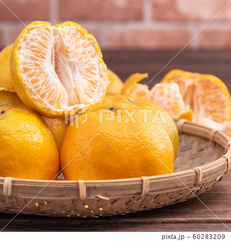 オレンジ色 オレンジ 橙 60283209