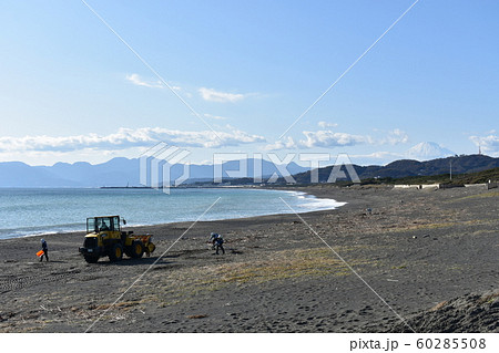 秋の湘南ひらつかビーチパーク 海岸清掃の写真素材