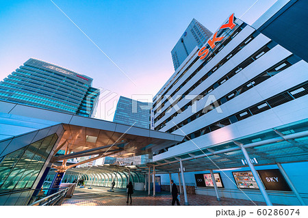 日本の横浜都市景観　スカイビルなどを望む 60286074