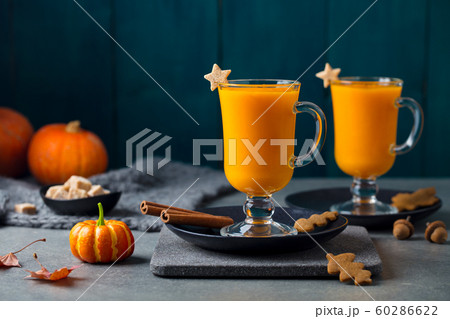 Pumpkin latte with spices. Boozy cocktail on slate board. Grey background. Copy space. 60286622