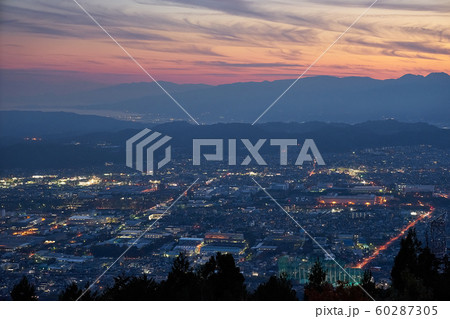 神奈川県 夕暮れの菜の花台からの秦野市街の写真素材