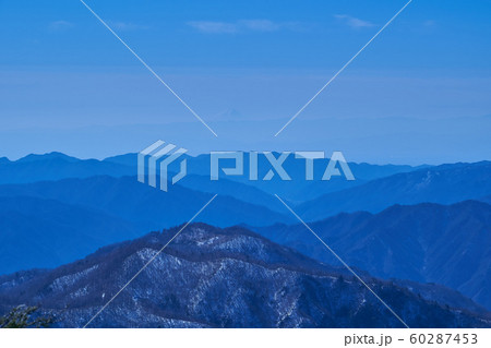 冬の日光 半月山展望所から南西側の眺望（富士山,赤倉山,大萱山等） 60287453