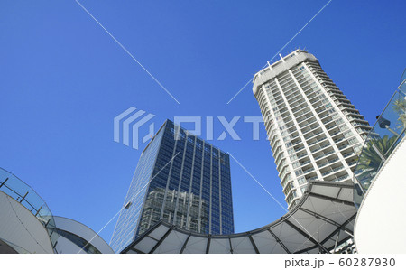 日本の横浜都市景観 横浜ベイクォーターのタワーマンションなどを望む 日本の横浜都市景観 横浜ベイクォーターのタワーマンションなどを望む 60287930
