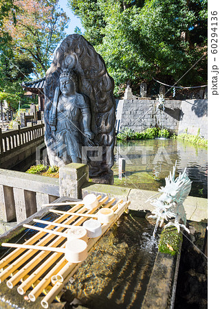 目黒不動尊 瀧泉寺 水かけ不動明王と独鈷の滝 (東京都目黒区下目黒) 2019年11月現在 目黒不動尊 瀧泉寺 水かけ不動明王と独鈷の滝 (東京都目黒区下目黒) 2019年11月現在 60294136