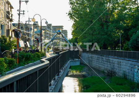 大阪府豊中市・豊島公園に隣接する風景 60294896