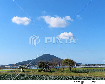 志登史跡墓群と可也山（福岡県糸島市） 60294959