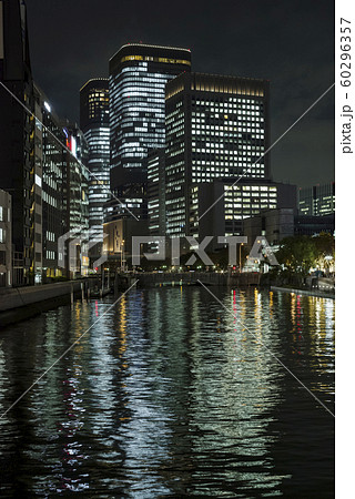大阪中之島・土佐堀川の夜景 60296357